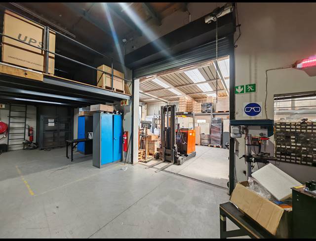 1,047M² WAREHOUSE FOR SALE IN ORMONDE
